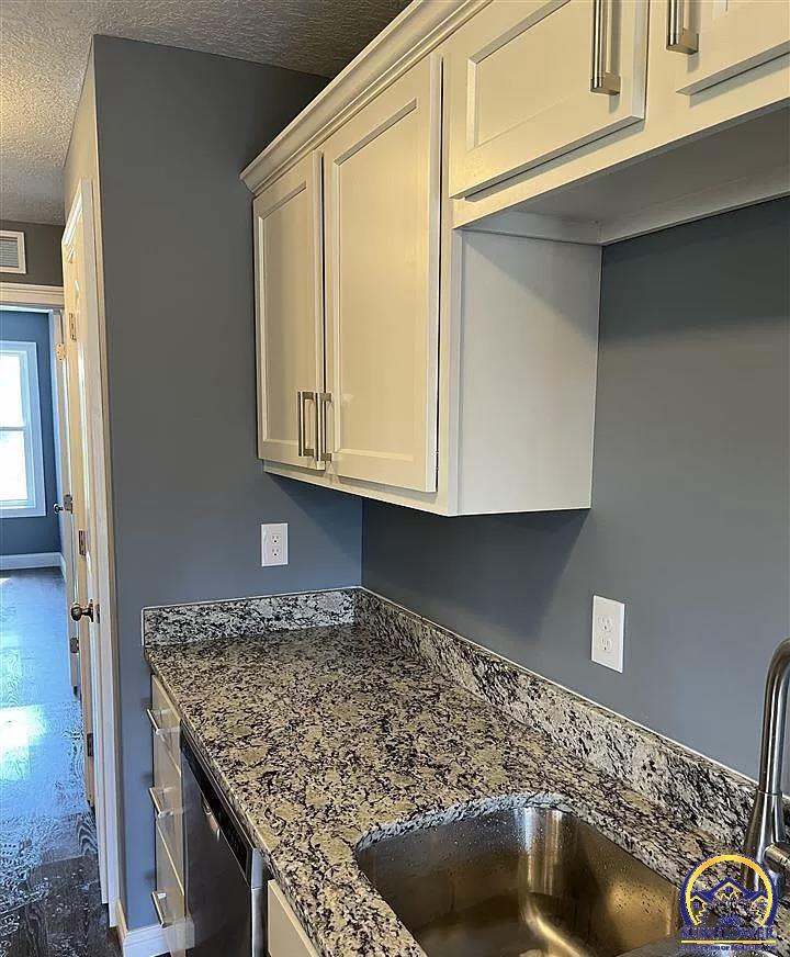 Holton, Kansas 66436, United States, 4 Bedrooms Bedrooms, ,2 BathroomsBathrooms,Residential,Active,69431