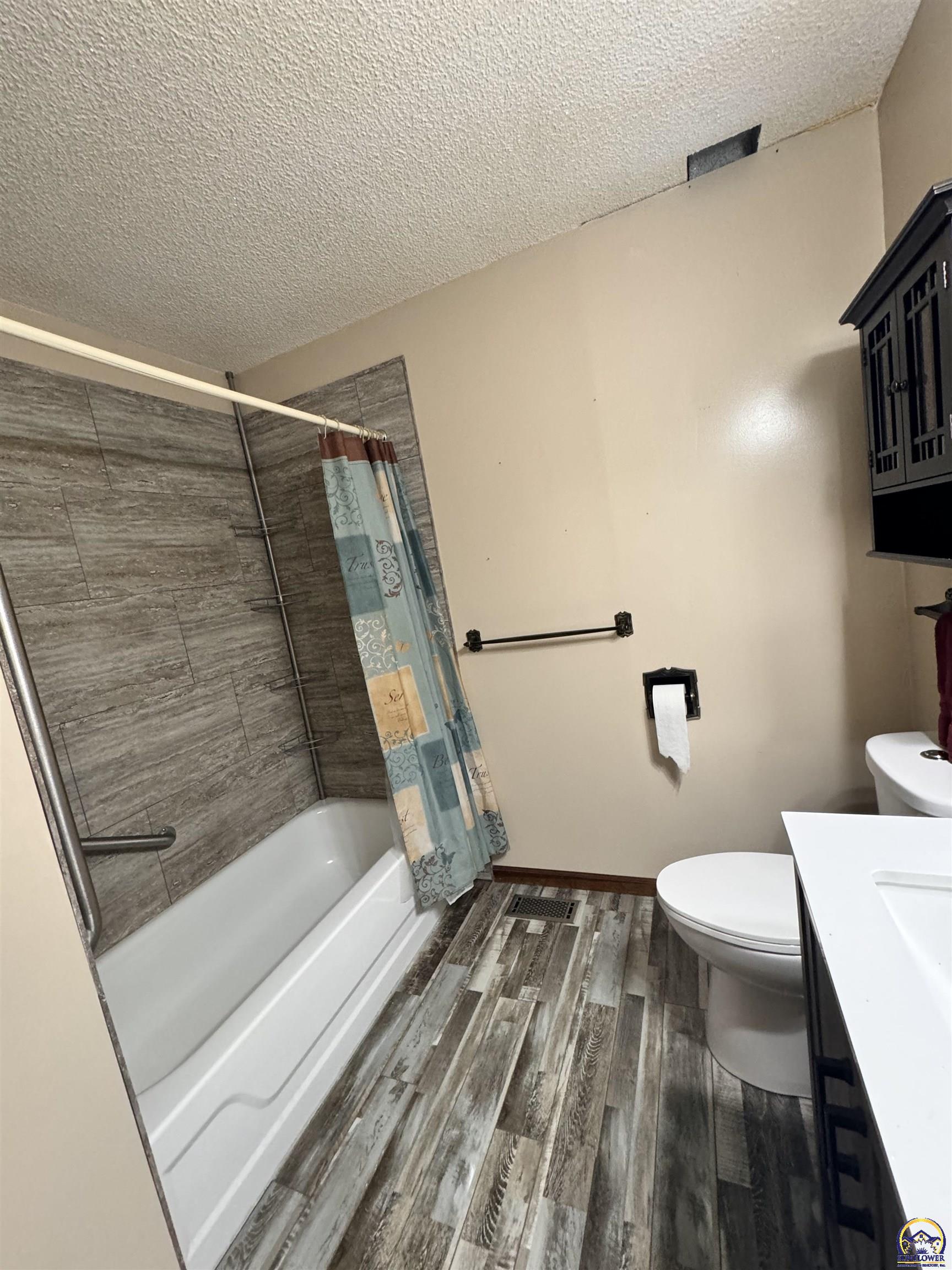 Topeka, Kansas 66614, United States, 3 Bedrooms Bedrooms, ,3 BathroomsBathrooms,Residential,Pending,47493