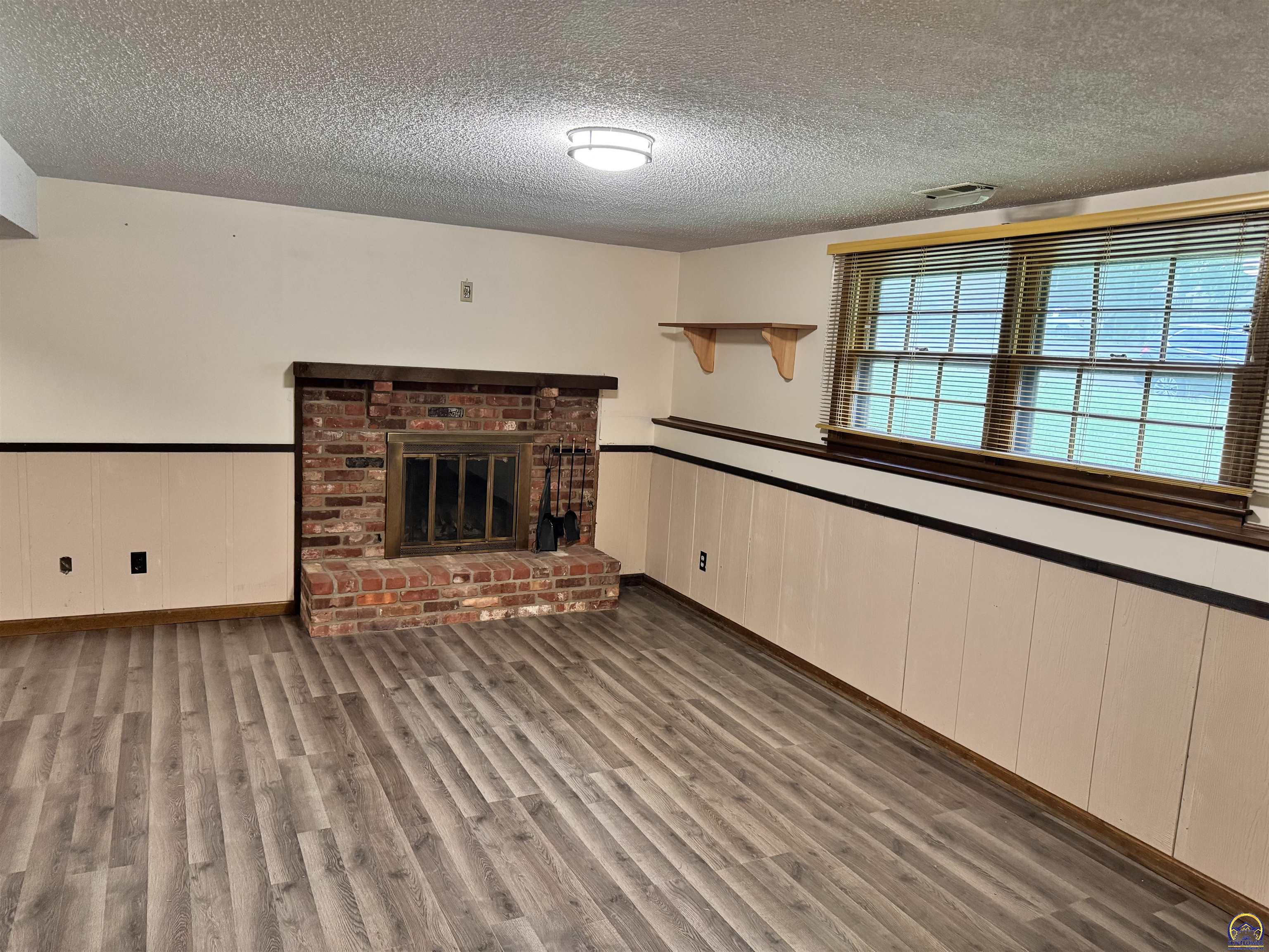 Topeka, Kansas 66614, United States, 3 Bedrooms Bedrooms, ,3 BathroomsBathrooms,Residential,Pending,47493