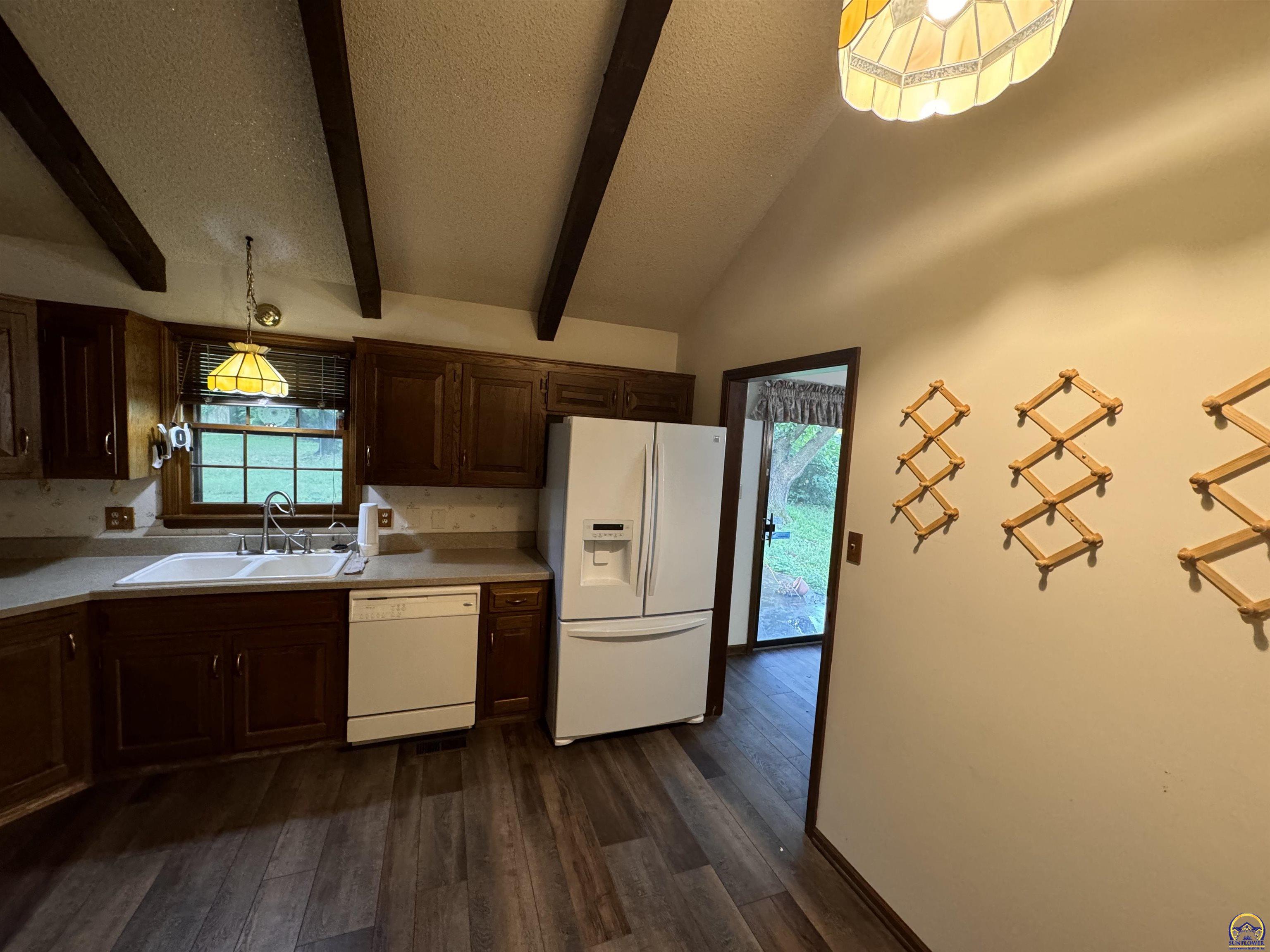 Topeka, Kansas 66614, United States, 3 Bedrooms Bedrooms, ,3 BathroomsBathrooms,Residential,Pending,47493