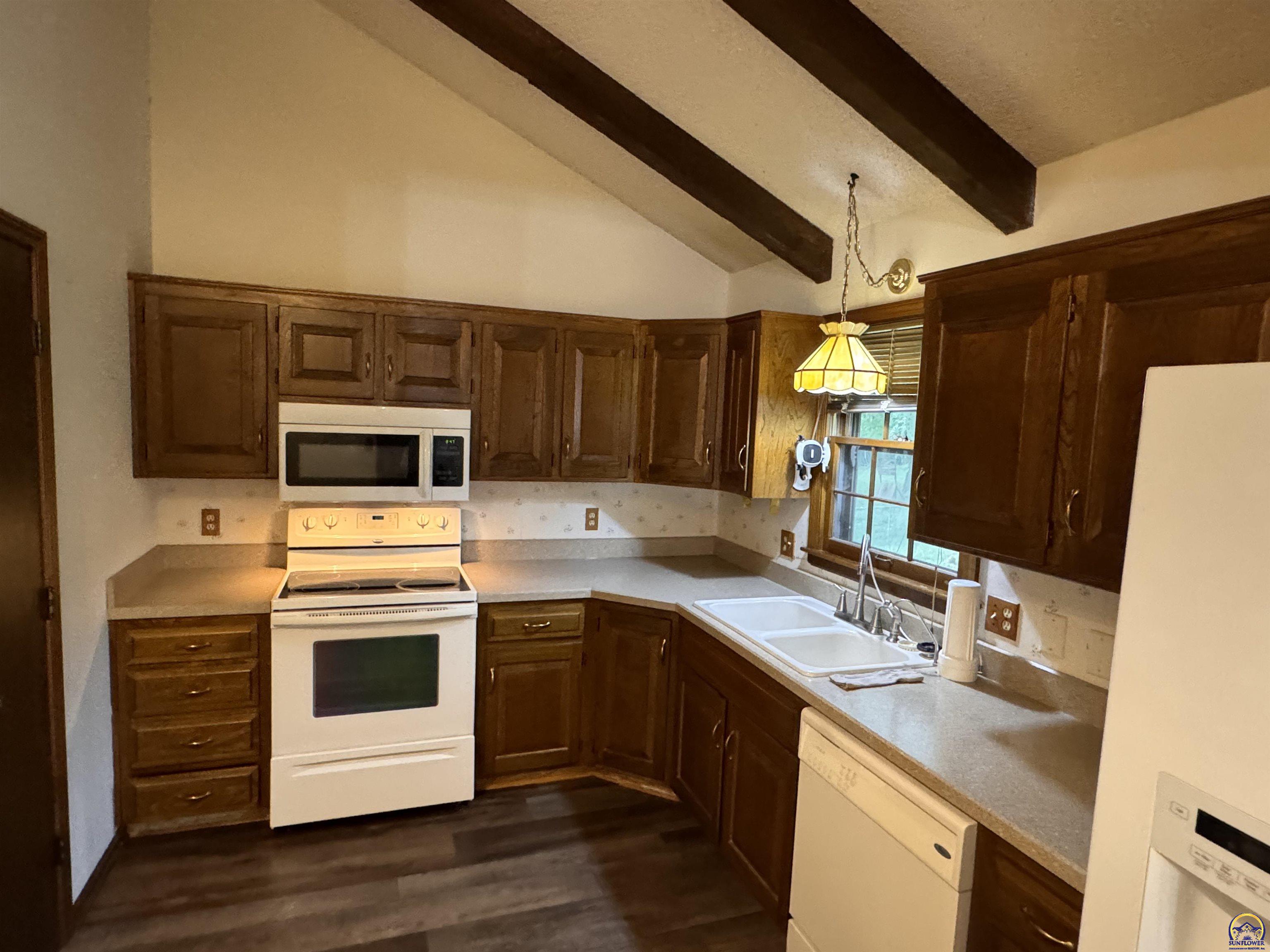 Topeka, Kansas 66614, United States, 3 Bedrooms Bedrooms, ,3 BathroomsBathrooms,Residential,Pending,47493