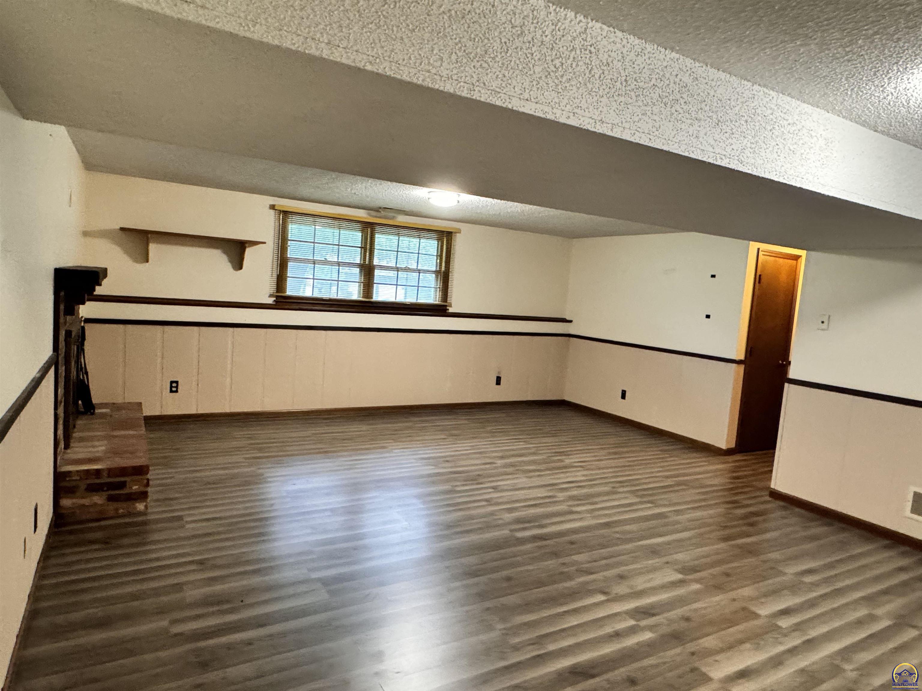 Topeka, Kansas 66614, United States, 3 Bedrooms Bedrooms, ,3 BathroomsBathrooms,Residential,Pending,47493