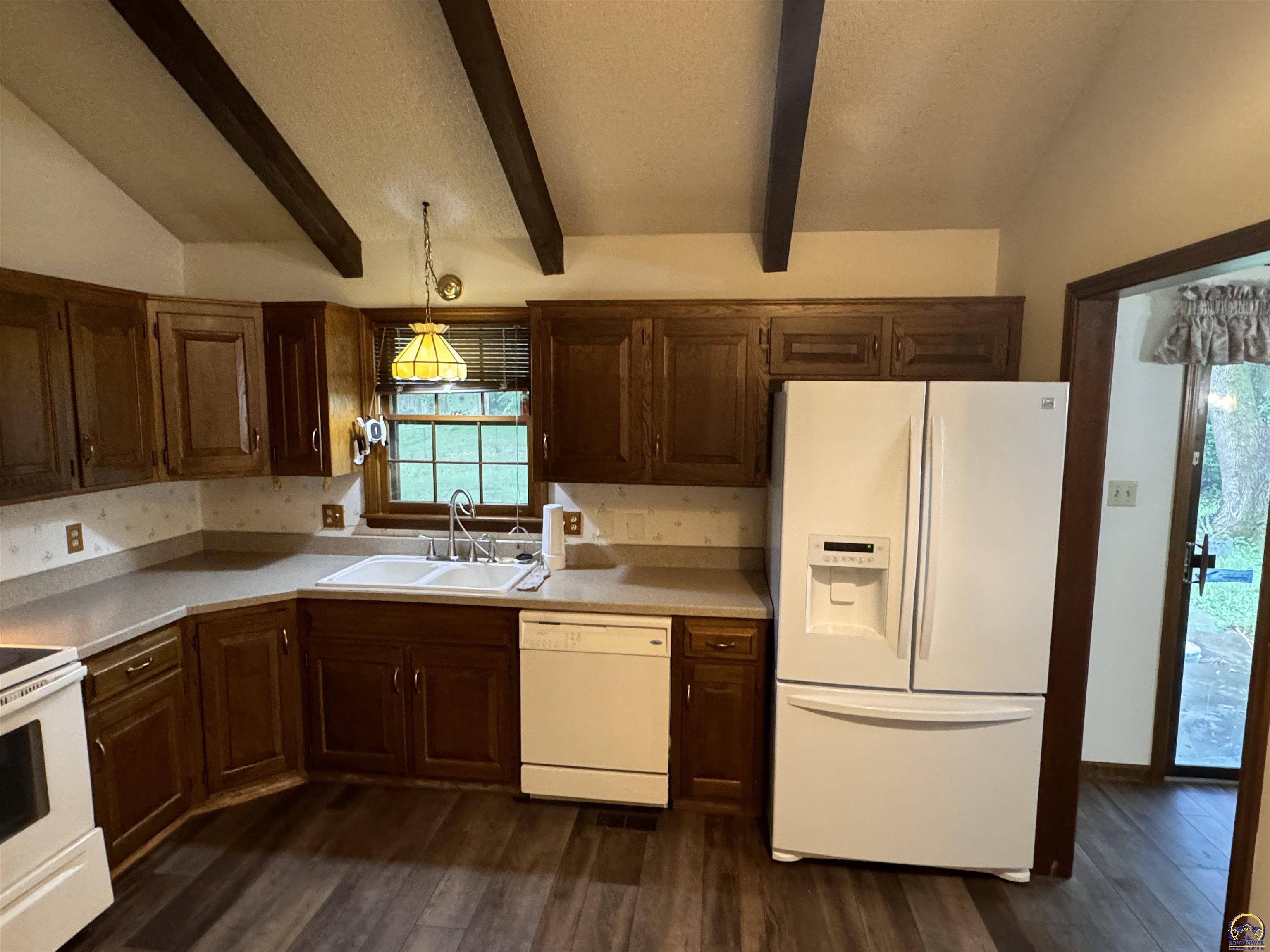 Topeka, Kansas 66614, United States, 3 Bedrooms Bedrooms, ,3 BathroomsBathrooms,Residential,Pending,47493