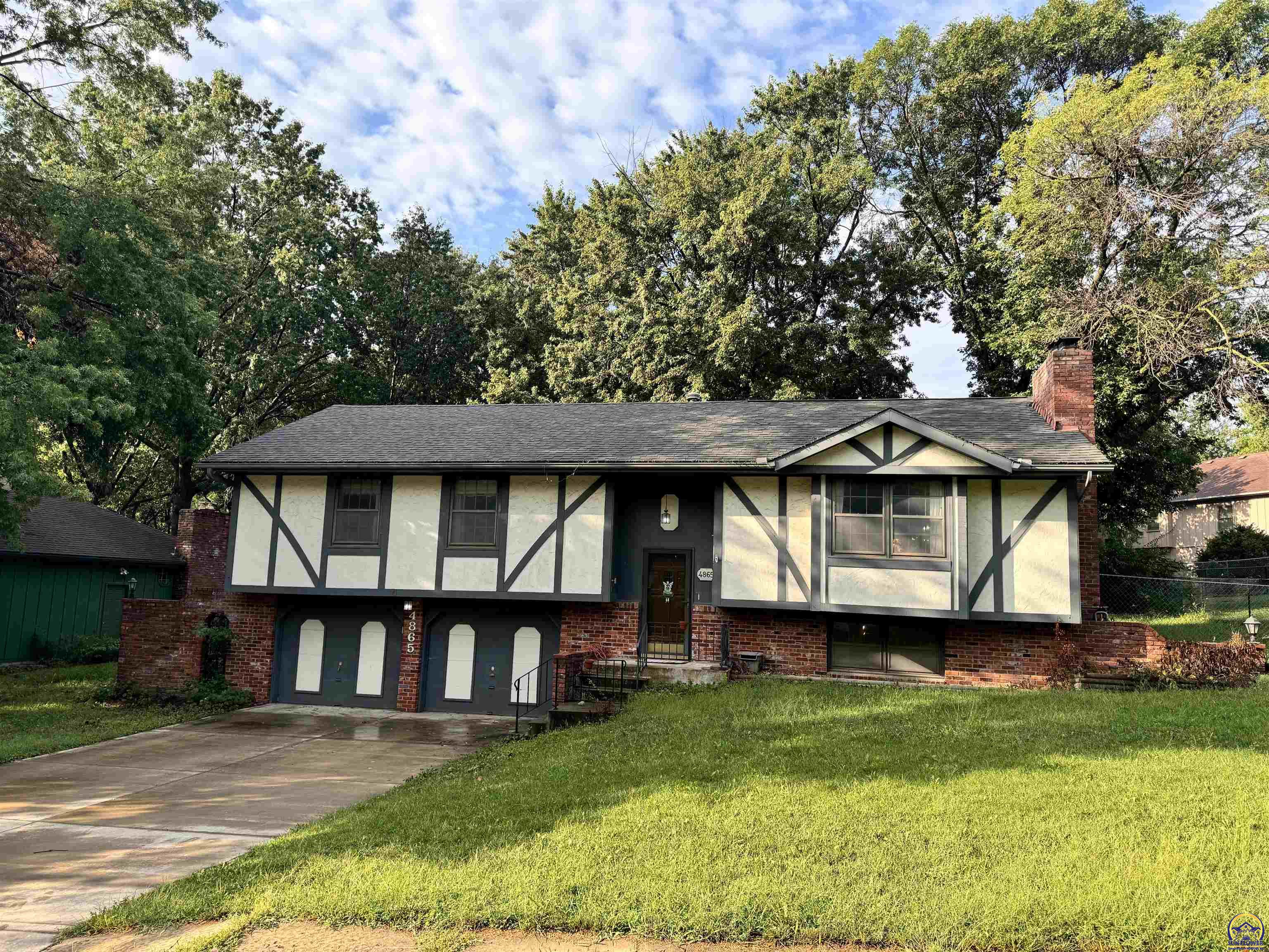 Topeka, Kansas 66614, United States, 3 Bedrooms Bedrooms, ,3 BathroomsBathrooms,Residential,Pending,47493