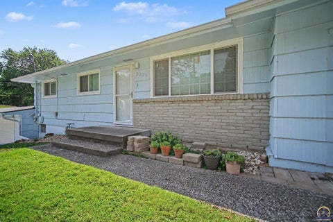 Photo of 3336 N 79th St #7904 Parkview Ave. K, Kansas City, KS 66109 (MLS # 246062)