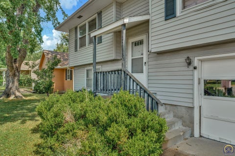 Tiny photo for 2018 SW Fairlawn Rd, Topeka, KS 66604 (MLS # 246152)
