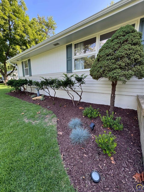 Tiny photo for 1951 Briarcliff Ln, Emporia, KS 66801 (MLS # 246950)