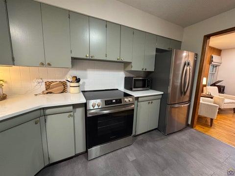 Tiny photo for 1951 Briarcliff Ln, Emporia, KS 66801 (MLS # 246950)