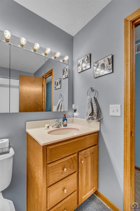 Tiny photo for 5001 NW Kendall Dr, Topeka, KS 66618 (MLS # 246324)