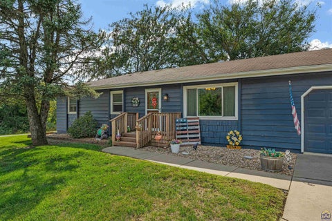 Tiny photo for 5001 NW Kendall Dr, Topeka, KS 66618 (MLS # 246324)