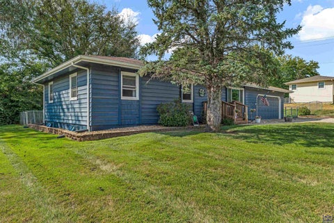 Tiny photo for 5001 NW Kendall Dr, Topeka, KS 66618 (MLS # 246324)
