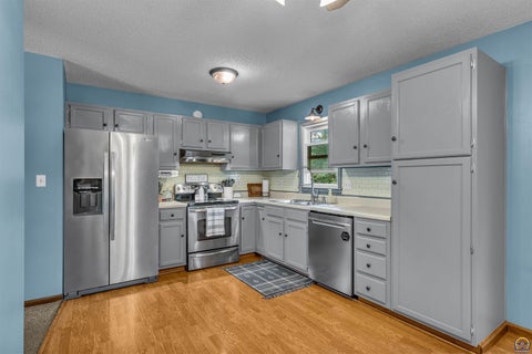 Tiny photo for 5001 NW Kendall Dr, Topeka, KS 66618 (MLS # 246324)