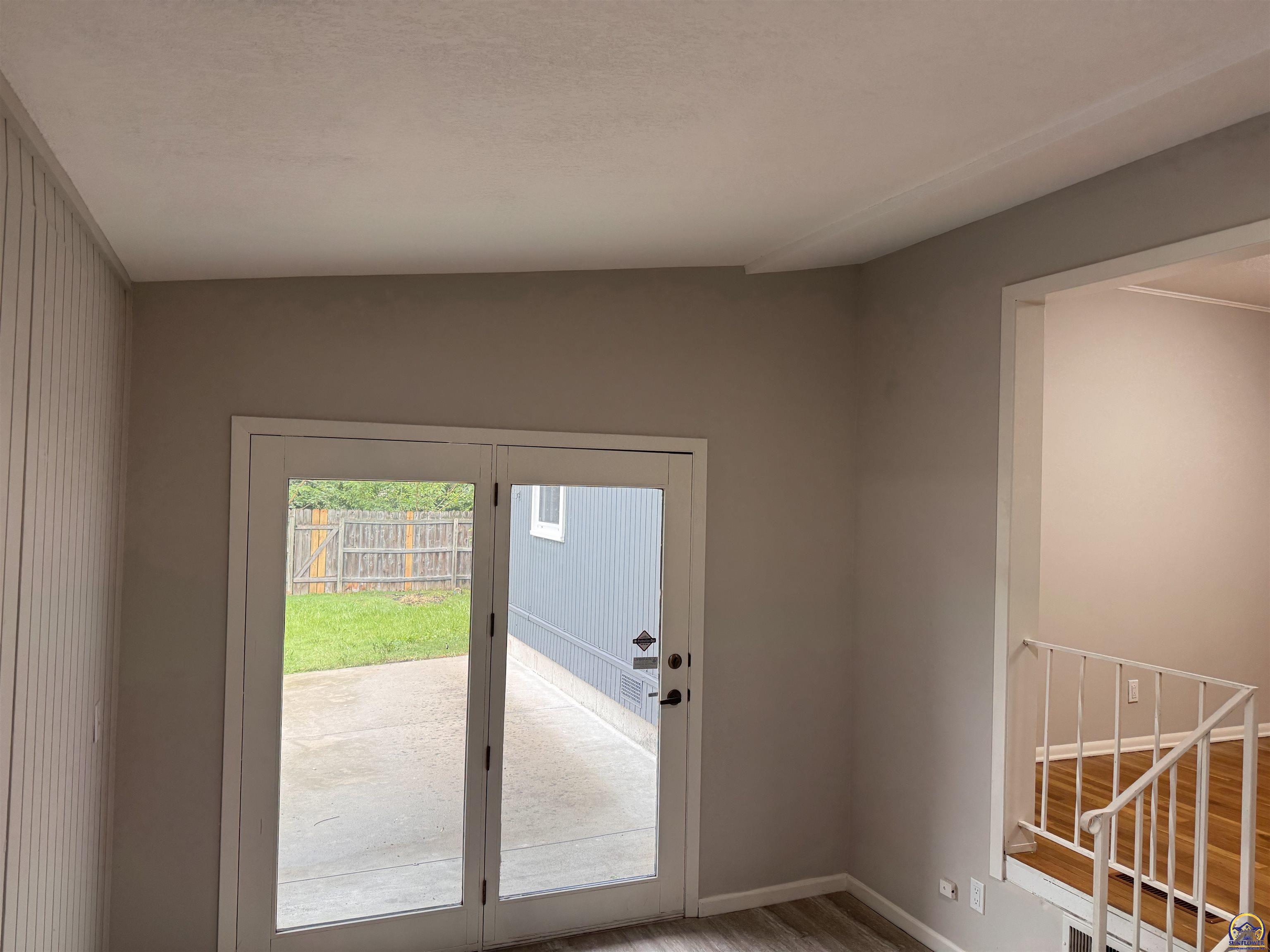 Topeka, Kansas 66604, United States, 3 Bedrooms Bedrooms, ,2 BathroomsBathrooms,Residential,Pending,57680