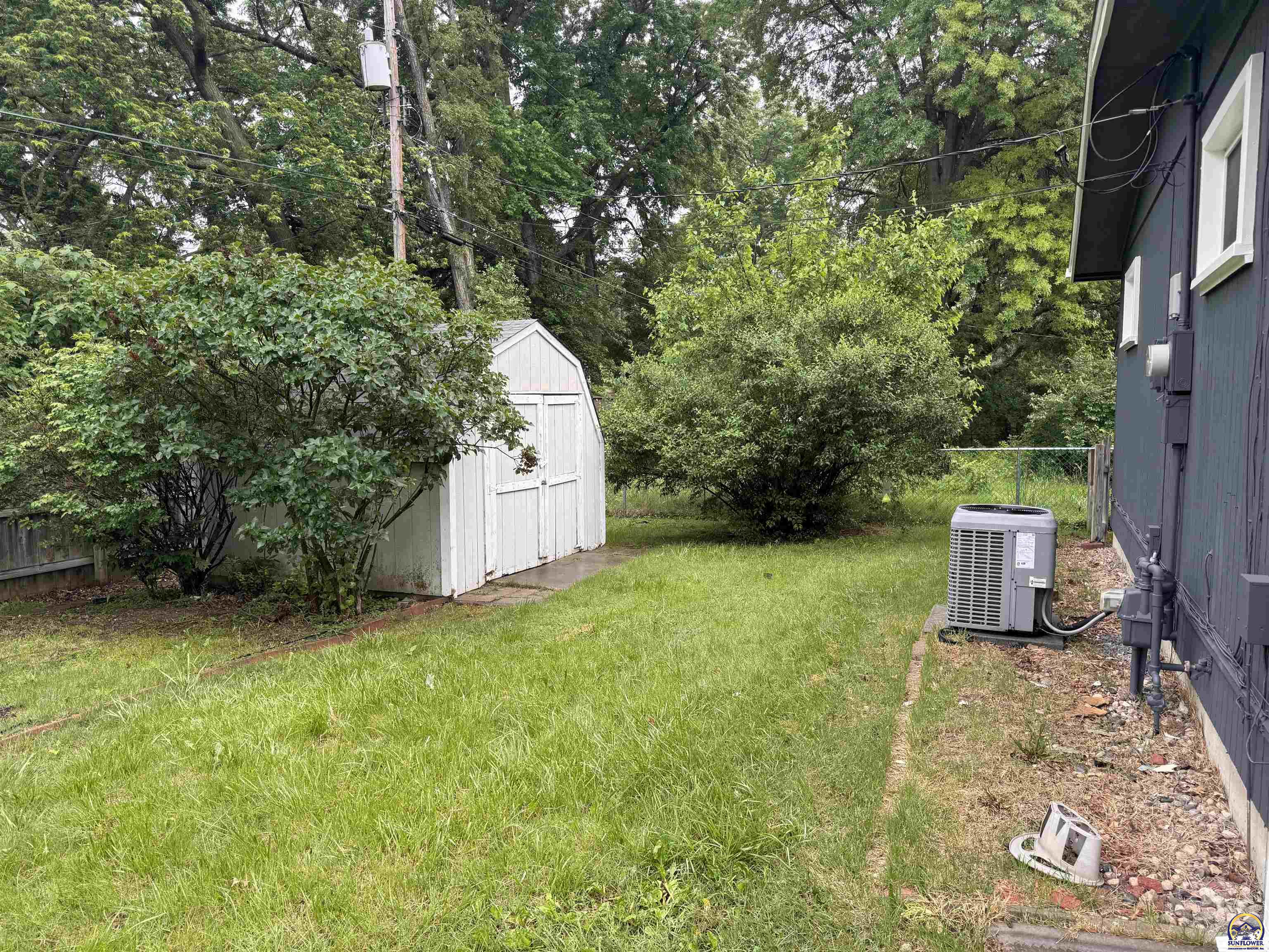 Topeka, Kansas 66604, United States, 3 Bedrooms Bedrooms, ,2 BathroomsBathrooms,Residential,Pending,57680