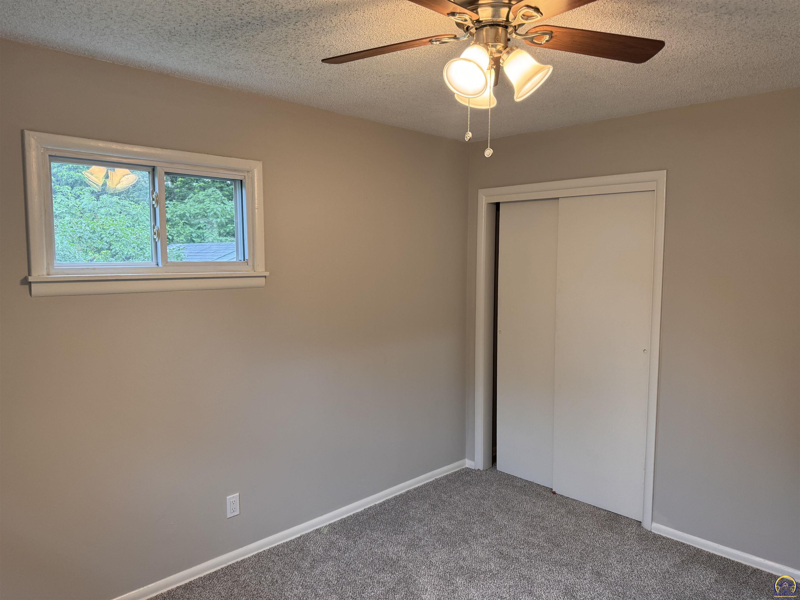 Topeka, Kansas 66604, United States, 3 Bedrooms Bedrooms, ,2 BathroomsBathrooms,Residential,Pending,57680