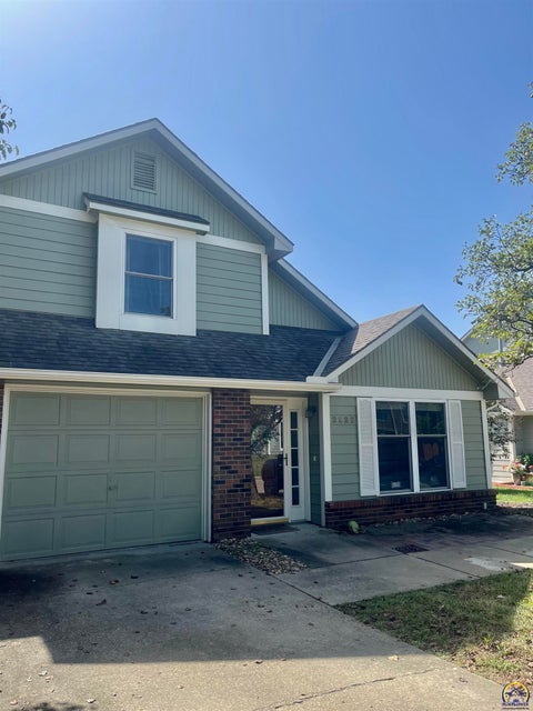 Photo of 2222 Breckenridge Dr, Lawrence, KS 66047 (MLS # 246641)