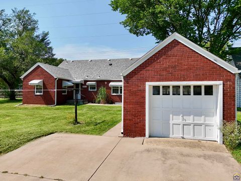 Tiny photo for 2801 SW 21st St, Topeka, KS 66604 (MLS # 245680)