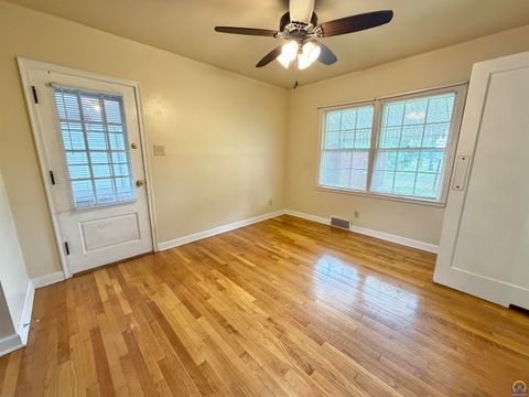 Tiny photo for 2801 SW 21st St, Topeka, KS 66604 (MLS # 245680)