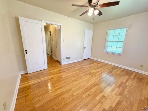 Tiny photo for 2801 SW 21st St, Topeka, KS 66604 (MLS # 245680)
