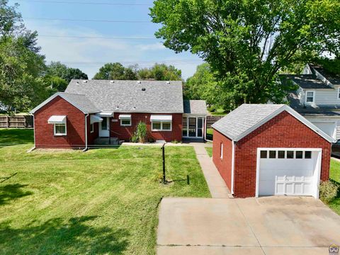 Tiny photo for 2801 SW 21st St, Topeka, KS 66604 (MLS # 245680)