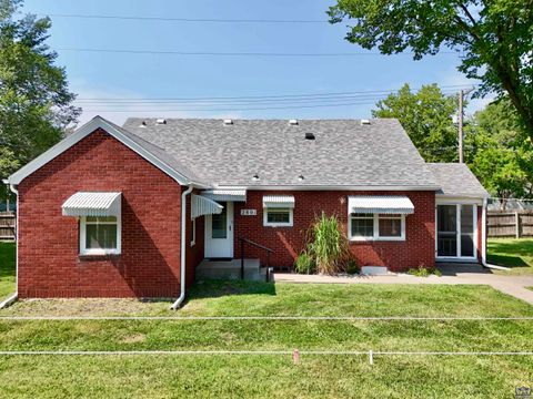 Tiny photo for 2801 SW 21st St, Topeka, KS 66604 (MLS # 245680)