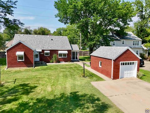 Tiny photo for 2801 SW 21st St, Topeka, KS 66604 (MLS # 245680)