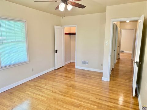 Tiny photo for 2801 SW 21st St, Topeka, KS 66604 (MLS # 245680)