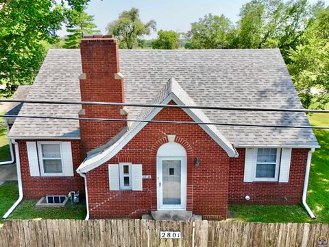 Photo of 2801 SW 21st St, Topeka, KS 66604 (MLS # 245680)