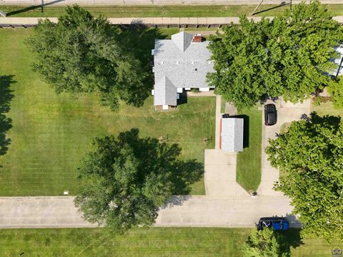Tiny photo for 2801 SW 21st St, Topeka, KS 66604 (MLS # 245680)