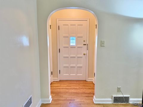 Tiny photo for 2801 SW 21st St, Topeka, KS 66604 (MLS # 245680)