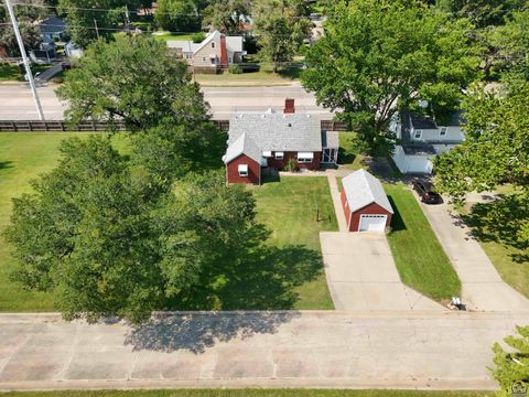 Tiny photo for 2801 SW 21st St, Topeka, KS 66604 (MLS # 245680)