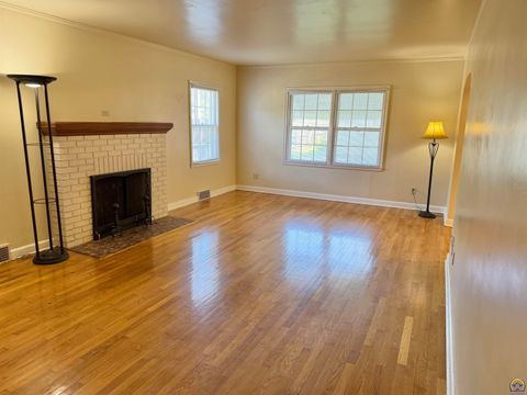 Tiny photo for 2801 SW 21st St, Topeka, KS 66604 (MLS # 245680)