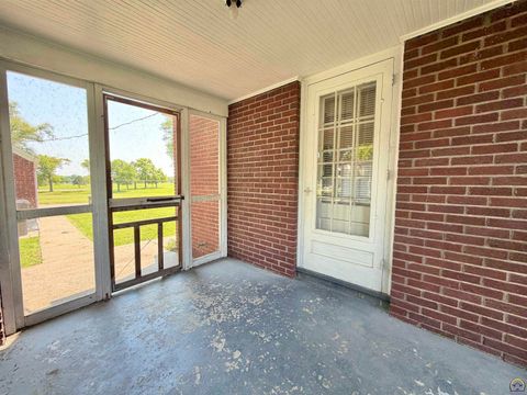 Tiny photo for 2801 SW 21st St, Topeka, KS 66604 (MLS # 245680)