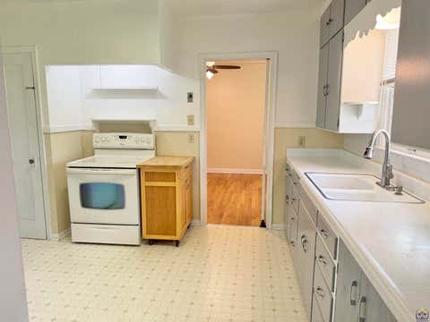 Tiny photo for 2801 SW 21st St, Topeka, KS 66604 (MLS # 245680)