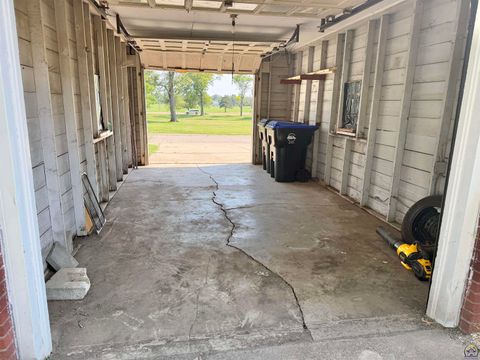 Tiny photo for 2801 SW 21st St, Topeka, KS 66604 (MLS # 245680)