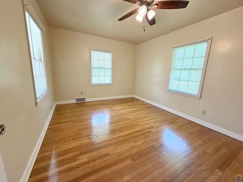 Tiny photo for 2801 SW 21st St, Topeka, KS 66604 (MLS # 245680)