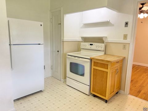 Tiny photo for 2801 SW 21st St, Topeka, KS 66604 (MLS # 245680)
