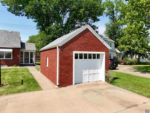 Tiny photo for 2801 SW 21st St, Topeka, KS 66604 (MLS # 245680)