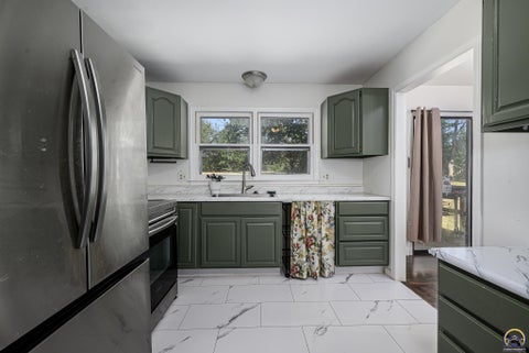 Tiny photo for 3217 Westwood Ct, Topeka, KS 66614 (MLS # 246458)