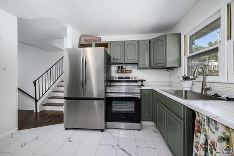 Tiny photo for 3217 Westwood Ct, Topeka, KS 66614 (MLS # 246458)