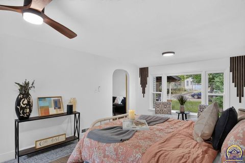 Tiny photo for 614 SW Webster Ave, Topeka, KS 66606 (MLS # 245577)