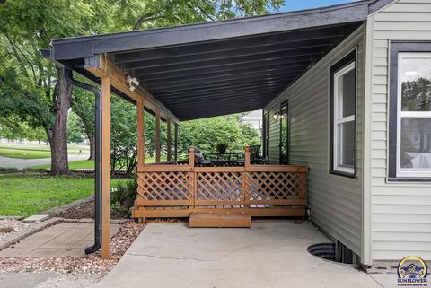 Tiny photo for 614 SW Webster Ave, Topeka, KS 66606 (MLS # 245577)