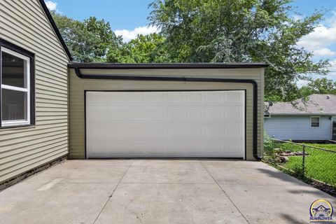 Tiny photo for 614 SW Webster Ave, Topeka, KS 66606 (MLS # 245577)