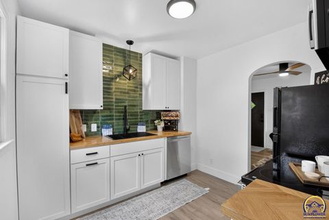 Tiny photo for 614 SW Webster Ave, Topeka, KS 66606 (MLS # 245577)