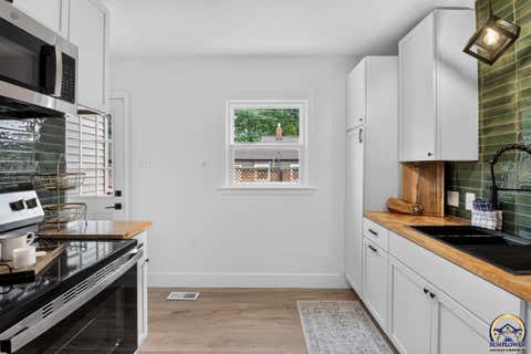 Tiny photo for 614 SW Webster Ave, Topeka, KS 66606 (MLS # 245577)