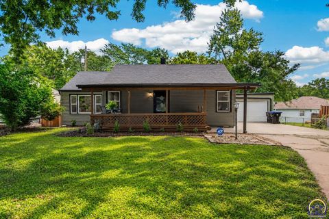 Photo of 614 SW Webster Ave, Topeka, KS 66606 (MLS # 245577)