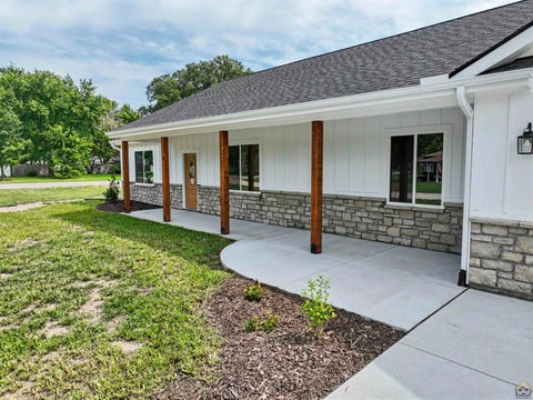 Tiny photo for 409 Broadway ST, Belvue, KS 66407 (MLS # 246296)