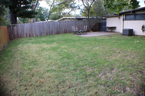 Tiny photo for 1621 SW 24th St, Topeka, KS 66611 (MLS # 247098)