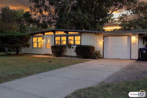 Tiny photo for 1621 SW 24th St, Topeka, KS 66611 (MLS # 247098)