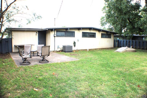 Tiny photo for 1621 SW 24th St, Topeka, KS 66611 (MLS # 247098)